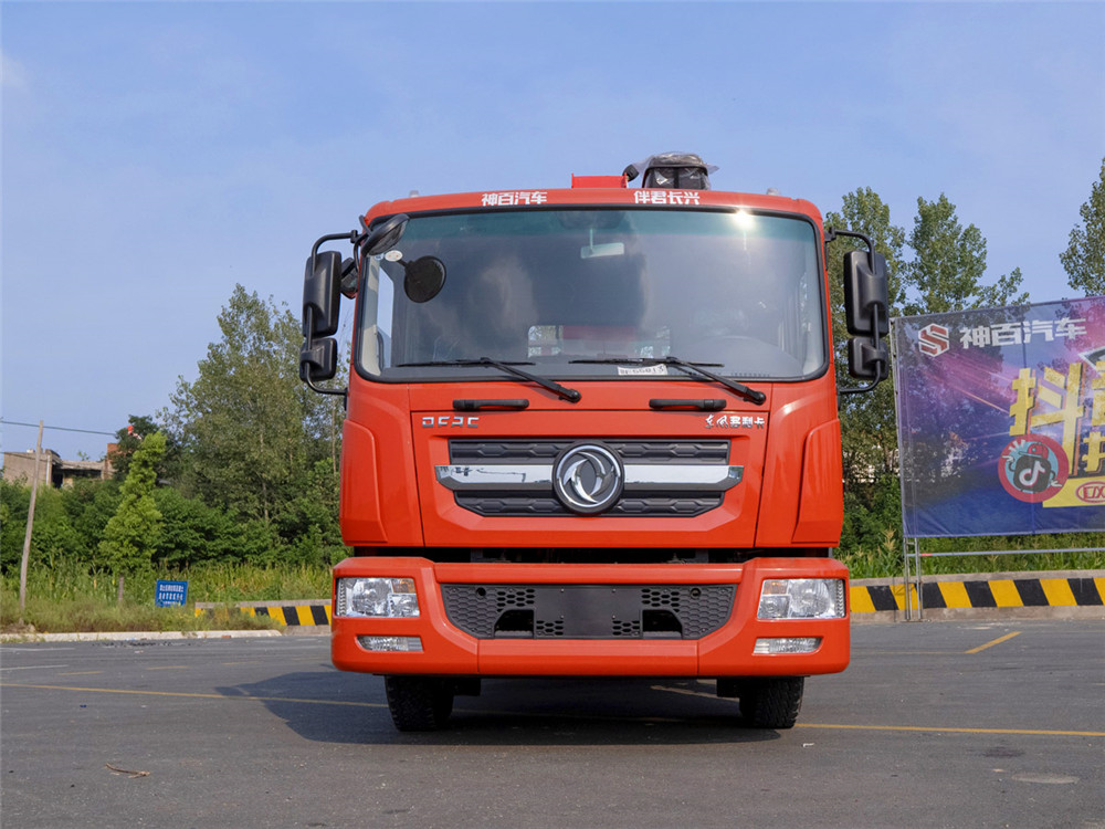 東風多利卡D9排半單橋上裝三一8噸4節(jié)臂